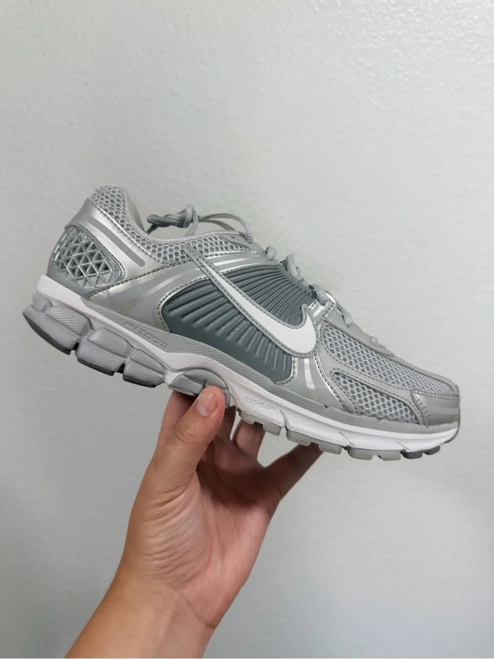 Nike silver Vomero 5